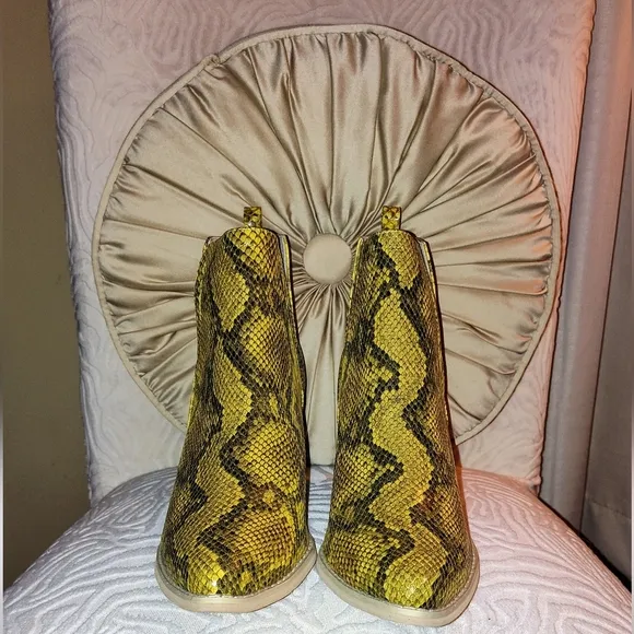 Ankle Boots Sz 10 From Rider Girl &amp; Matching Mustard Colored Steve Maden Bag