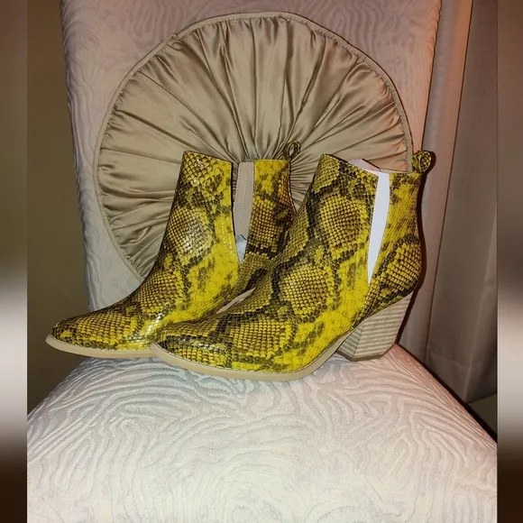 Ankle Boots Sz 10 From Rider Girl &amp; Matching Mustard Colored Steve Maden Bag