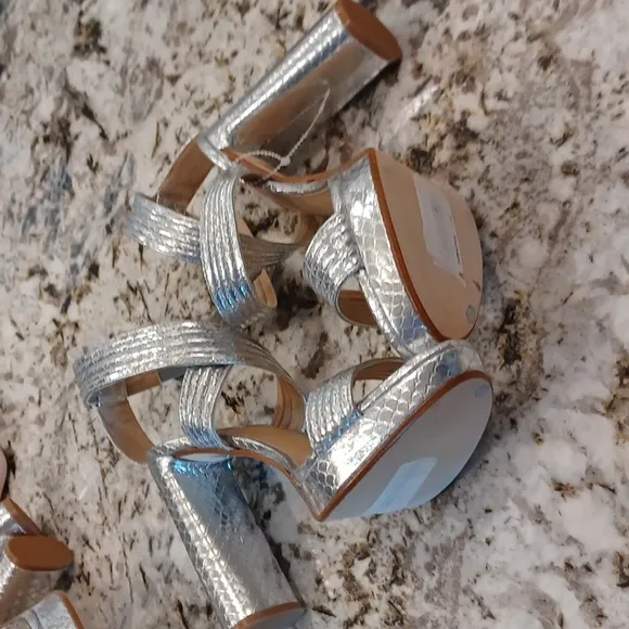 Antonio Melani Camille Metallic Silver Platform Sandals Size 9.5 NEW