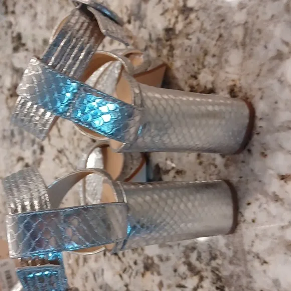 Antonio Melani Camille Metallic Silver Platform Sandals Size 9.5 NEW