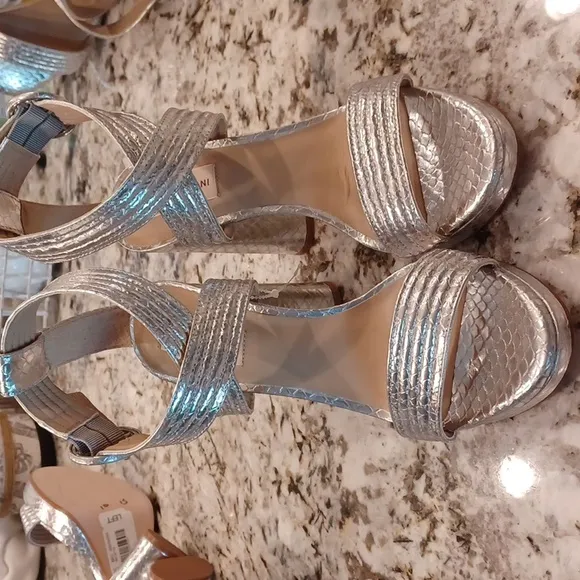 Antonio Melani Camille Metallic Silver Platform Sandals Size 9.5 NEW