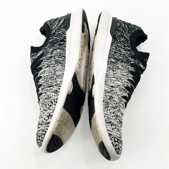 APL TechLoom Wave Running Shoes gray and white space dye size 7.5