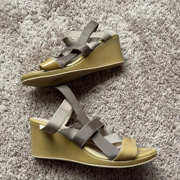 Aquatalia by Marvin K Tan Patent Strappy Wedge Sandals; SZ 8.5; Good Condition