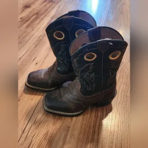 Ariat- Boys Cowboy Boots- Brown, Gently Worn- Size 9 a couple scuff marks.