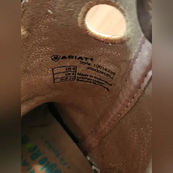 Ariat- Boys Cowboy Boots- Brown, Gently Worn- Size 9 a couple scuff marks.