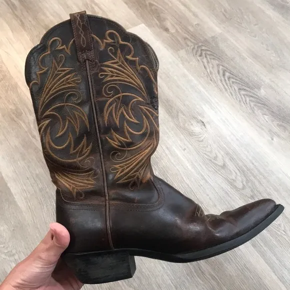 Ariat Snip Toe Brown Leather Cowgirl Boots Scallop