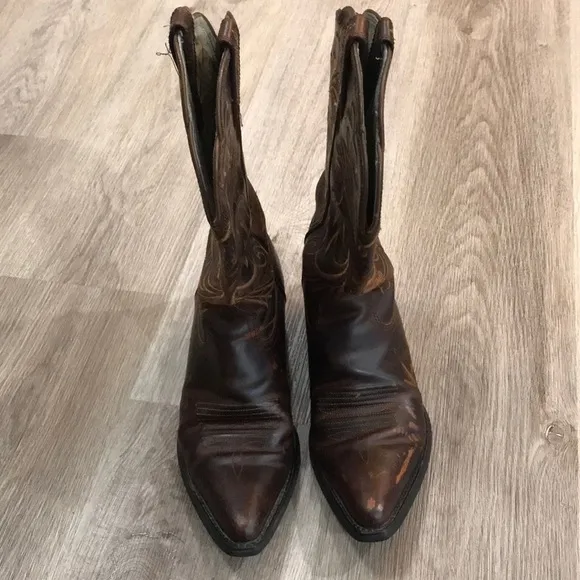 Ariat Snip Toe Brown Leather Cowgirl Boots Scallop