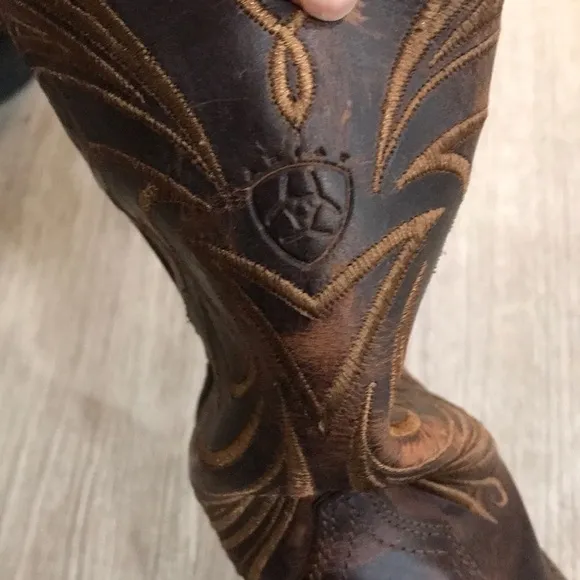Ariat Snip Toe Brown Leather Cowgirl Boots Scallop