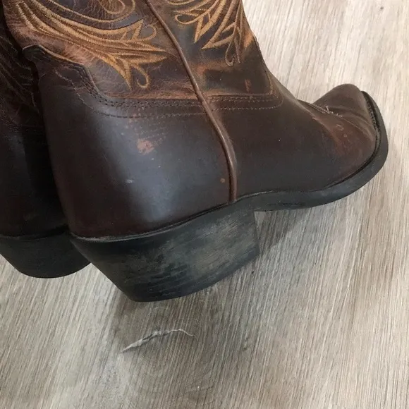 Ariat Snip Toe Brown Leather Cowgirl Boots Scallop
