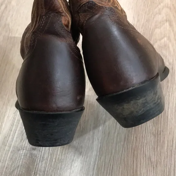 Ariat Snip Toe Brown Leather Cowgirl Boots Scallop