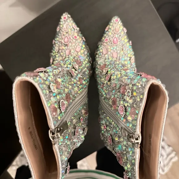 🆕ARNICA-PINK JEWELED STILETTO BOOTIE Embellished Silver Azalea Wang SZ8