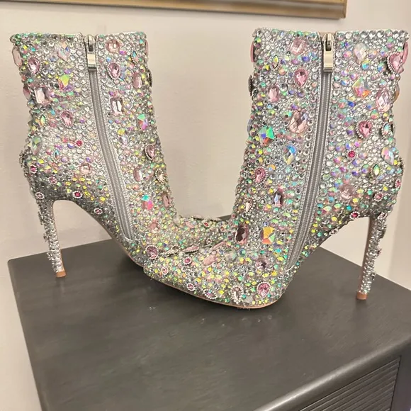 🆕ARNICA-PINK JEWELED STILETTO BOOTIE Embellished Silver Azalea Wang SZ8