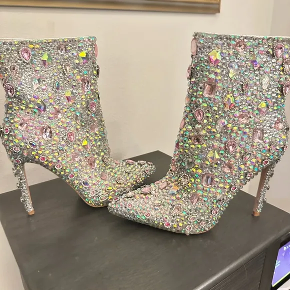 🆕ARNICA-PINK JEWELED STILETTO BOOTIE Embellished Silver Azalea Wang SZ8
