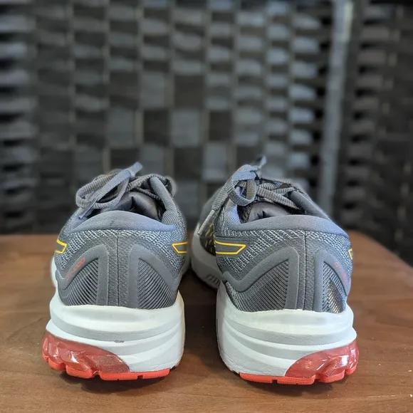 ASICS Gray &amp; Red Running Shoes Athletic Excel Used Cond Mens 8  GT 1000