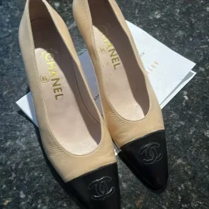 AUTHENTIC CHANEL CLASSIC PUMP VINTAGE SHOES size 38
