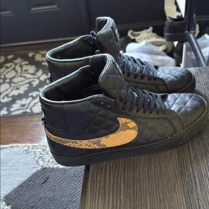 Authentic Nike x Supreme Men's  mattress Black and Gold High-Top Sneakers