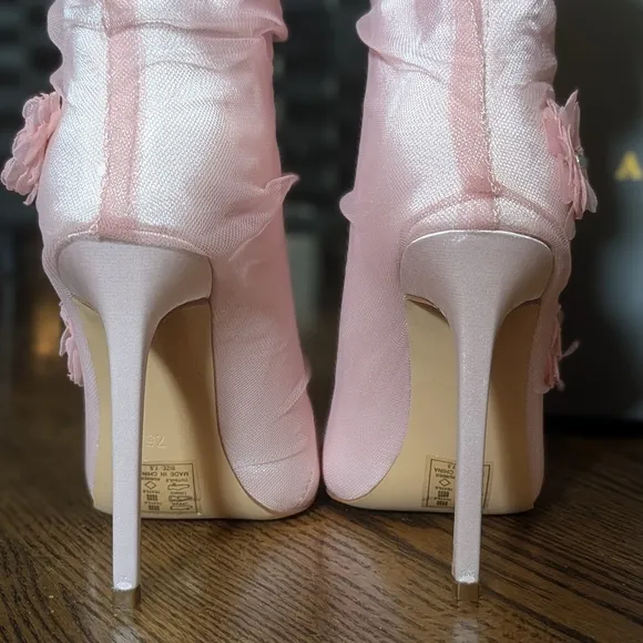 Azalea Wang Elegant Pink Heeled Boots Floral Accents Flowers Feminine Sz 7.5