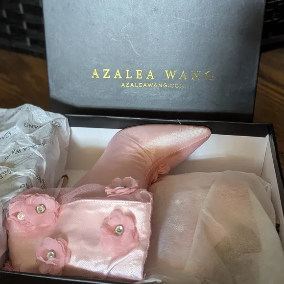 Azalea Wang Elegant Pink Heeled Boots Floral Accents Flowers Feminine Sz 7.5