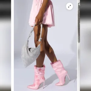Azalea Wang Elegant Pink Heeled Boots Floral Accents Flowers Feminine Sz 7.5