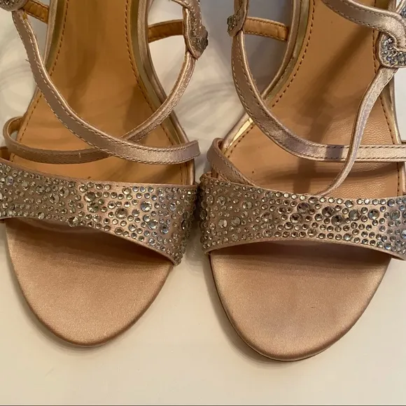 BADGLEY MISCHKA JEWEL SHOES WEDGE TAN FABRIC SATIN CRYSTALS STRAPPY Size 8