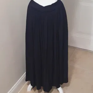 Banana Republic navy maxi skirt in 8P