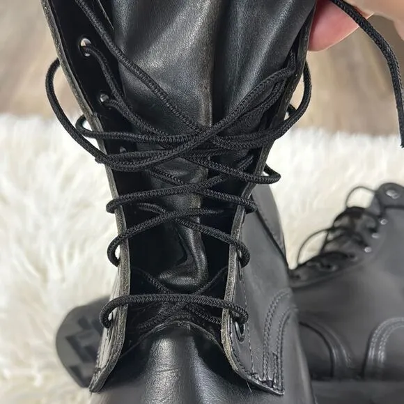 Bata Women's Black Lace-Up Boots Size 7W