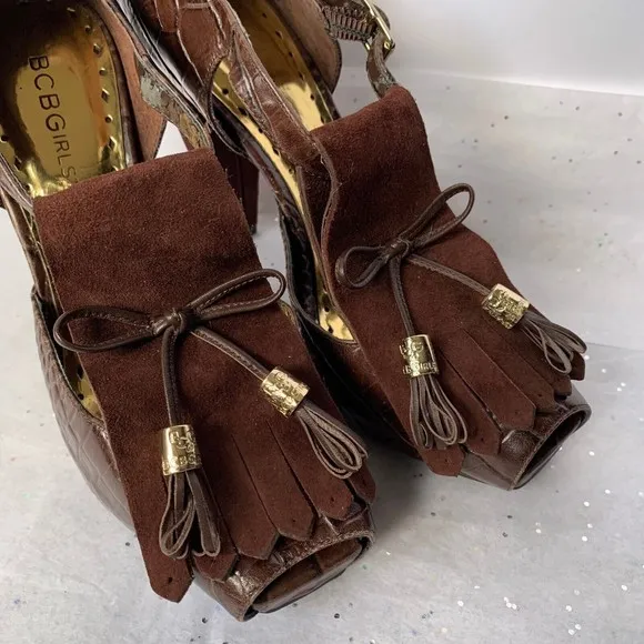 BCBG Brown Croc Embossed Platform Peep Toe Sandal Fringe Tassel - Size 7 Heels