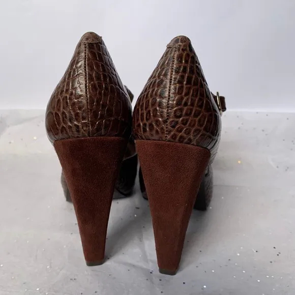 BCBG Brown Croc Embossed Platform Peep Toe Sandal Fringe Tassel - Size 7 Heels