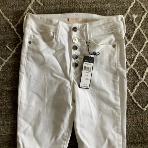 🇺🇸❤️‍🔥BCBG white jeans!🇺🇸❤️‍🔥