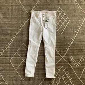 🇺🇸❤️‍🔥BCBG white jeans!🇺🇸❤️‍🔥