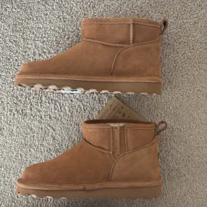 “Bearpaw” tan boots; size 5; NWT