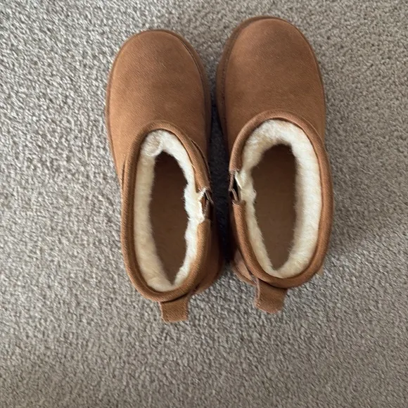 “Bearpaw” tan boots; size 5; NWT