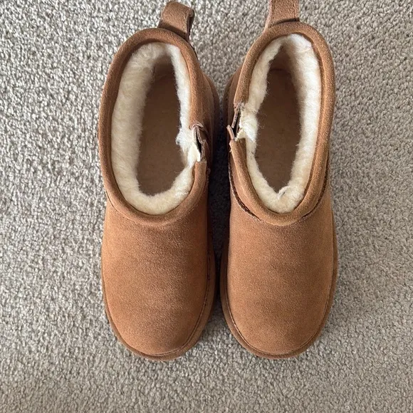 “Bearpaw” tan boots; size 5; NWT