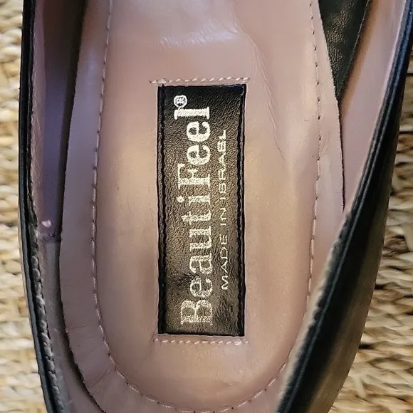 BEAUTIFEEL black leather kitten heels. Comfortable shoes!  Size 39 or 8.5.