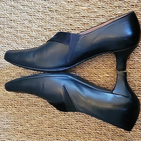 BEAUTIFEEL black leather kitten heels. Comfortable shoes!  Size 39 or 8.5.