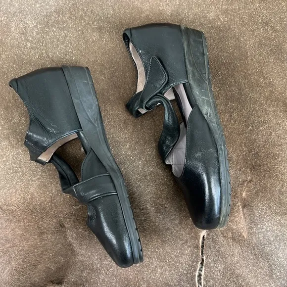 Beautifeel Pleasure Wedge D'Orsay Cutout Leather Shoes
