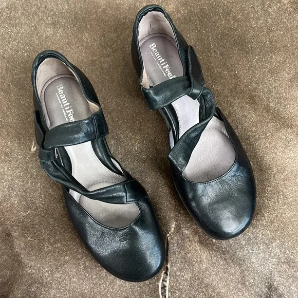 Beautifeel Pleasure Wedge D'Orsay Cutout Leather Shoes