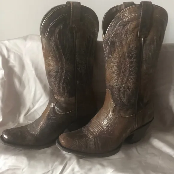 Beautiful Ariat Cowgirl Boots EUC Size 8.5 M
