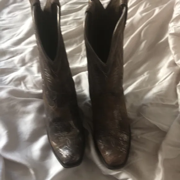 Beautiful Ariat Cowgirl Boots EUC Size 8.5 M