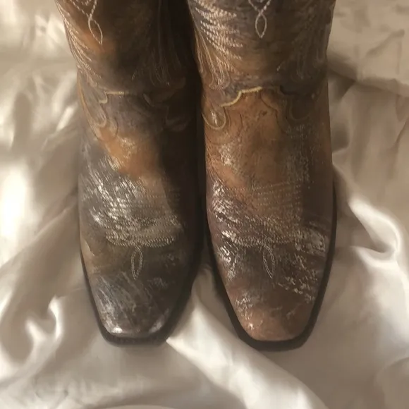 Beautiful Ariat Cowgirl Boots EUC Size 8.5 M