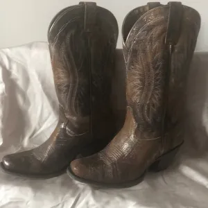 Beautiful Ariat Cowgirl Boots EUC Size 8.5 M
