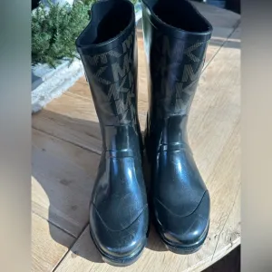 Beautiful Michael Kors Rain Boots - Size 8.5
