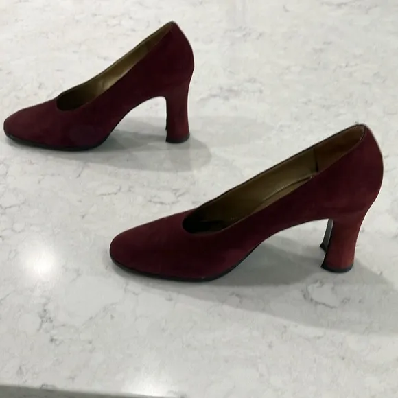 Beautiful Vintage Yves Saint Laurent Burgundy Suede Chunky Heel Pumps Sz 7- EUC