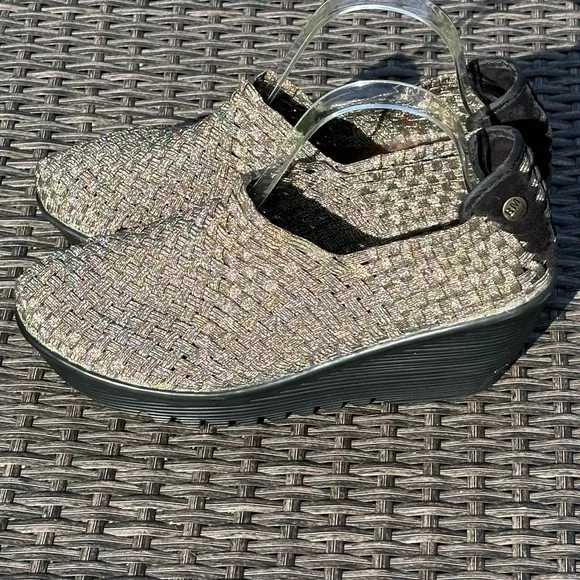 Bernie Mev. bronze wedge shoes