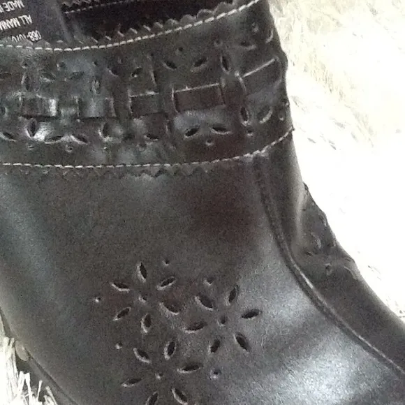 Black Laser Cut Metal Studded Clog Heel NWOT  Sz10