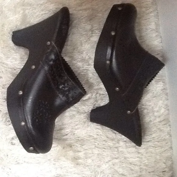 Black Laser Cut Metal Studded Clog Heel NWOT  Sz10