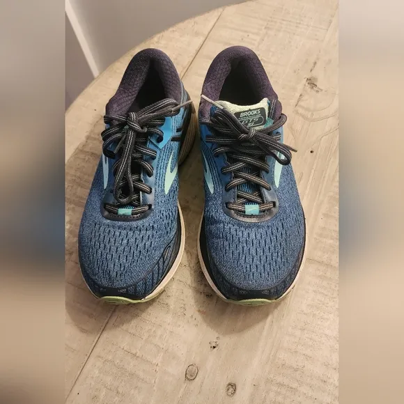 Blue Brooks Adrenaline Gts 18 running shoes women’s Sz 7.5