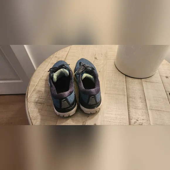 Blue Brooks Adrenaline Gts 18 running shoes women’s Sz 7.5