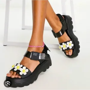 BNWOT Melissa x Lazy Oaf Black Daisy Flower Women's Platform Sandals