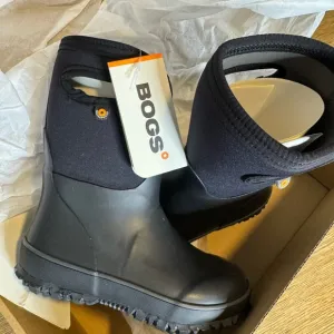 BOGS rain boots BOYS size 13 NEW IN BOX